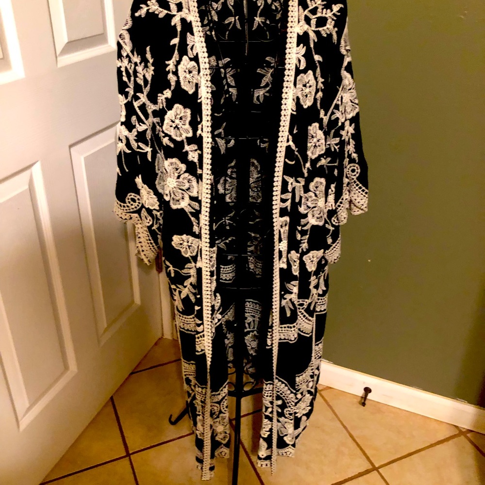 Women’s black sheer embroidered kimono xl